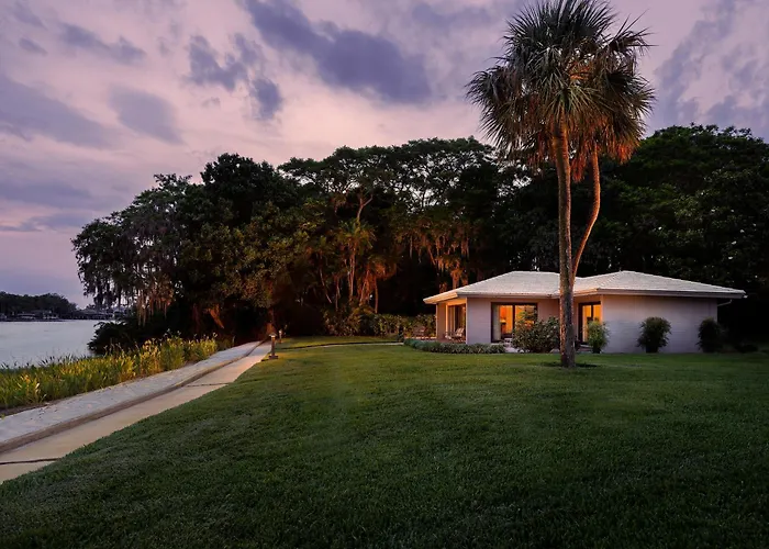 Luxury hotel only: Arnold Palmer'S Bay Hill Club & Lodge (Adults Only)